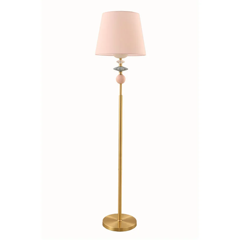 Prečo si pre svoj priestor vybrať porcelánovú podlahovú lampu s odtieňom Sandy Gold?