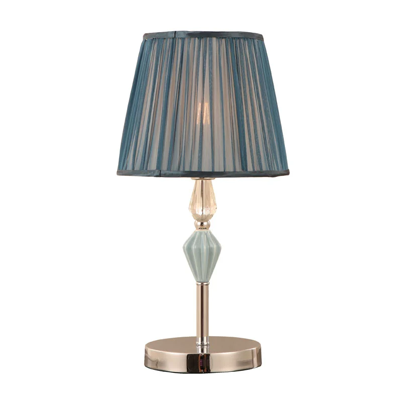 Tradičná stolová lampa z plisovanej látky